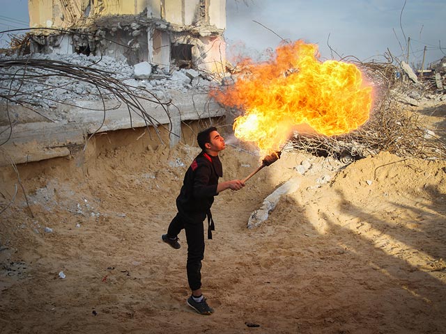 "Огнедышащие ниндзя" в Газе. Фотосессия среди руин