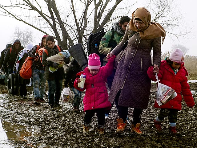 ЮНИСЕФ: Треть беженцев, прибывающих в Европу, - дети