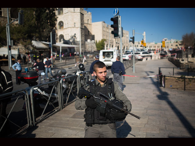 Теракт в Иерусалиме: ранены пограничницы, нападавшие уничтожены