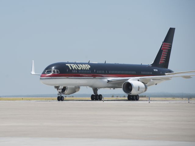 Личный самолет Дональда Трампа