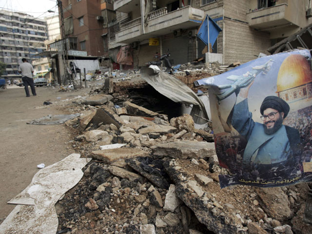 Южный пригород Бейрута, рядом со штабом "Хизбаллы", после атаки израильских ВВС. Лето 2006 года