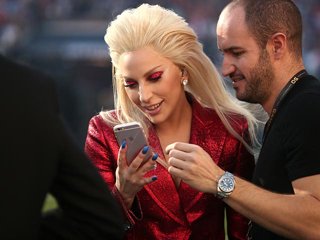 Lady GaGa на матче за титул чемпиона NFL