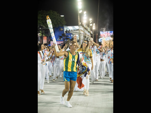 Кульминация карнавала в Рио: парад школ самбы