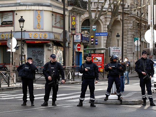 Режим чрезвычайного положения во Франции продлен еще на три месяца