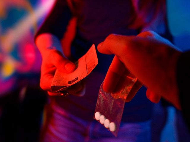 Наркотики продающие в клубах тор браузер для убунту попасть на гидру