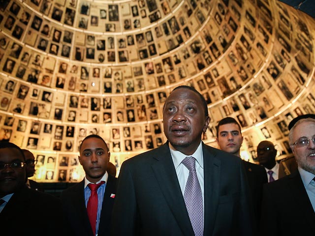 Президент Кении Ухуру Кениата в мемориальном комплексе "Яд ва-Шем". 23 февраля 2016 года