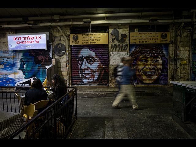  От Эйнштейна до Полларда: уличное искусство на рынке Махане Йехуда  