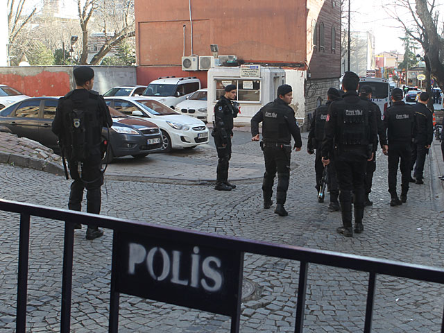 Ответственность за нападение на полицейских в Стамбуле взяла на себя DHKP  