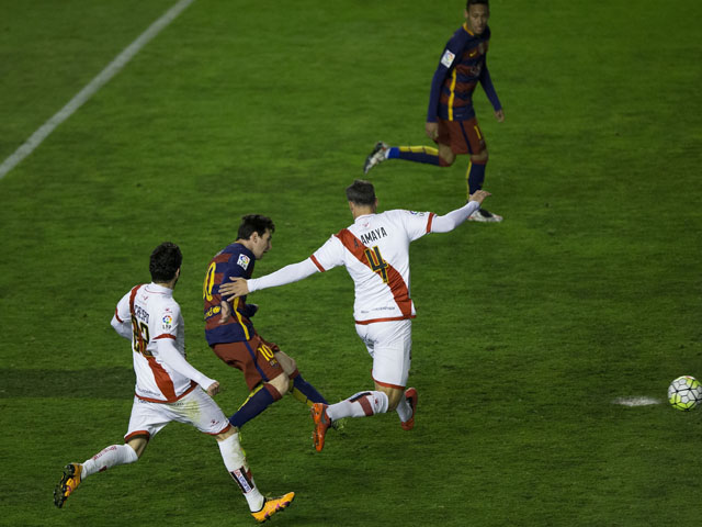 Месси забил три мяча. "Барселона" побила рекорд "Реала"