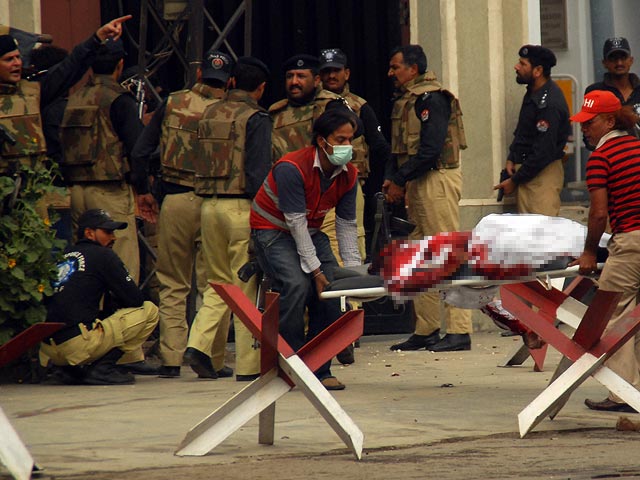 Теракт в Пакистане: десятки убитых и раненых   