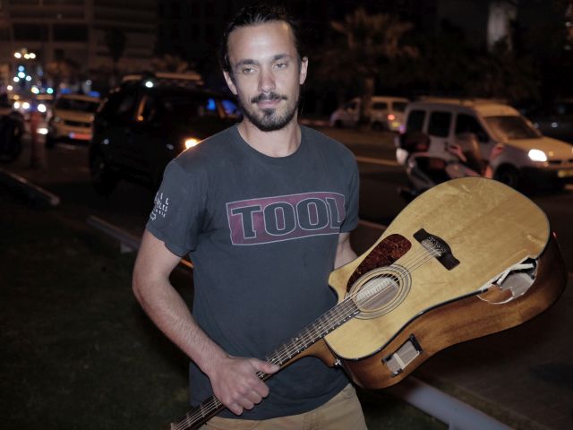 Житель Тель-Авива разбил о голову "яффского террориста" свою гитару