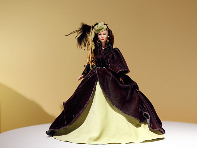 Выставка "Барби" в парижском музее: история всемирно известной куклы