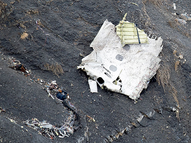 Фрагмент самолета Germanwings  