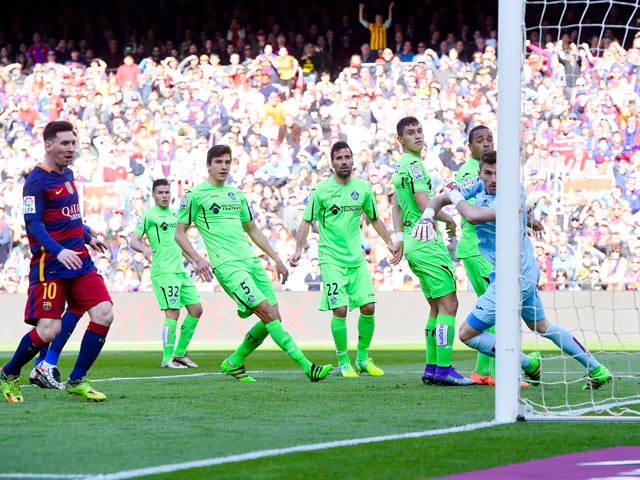 Месси забил гол и не реализовал пенальти.  "Барселона" забила шесть мячей в ворота "Хетафе"
