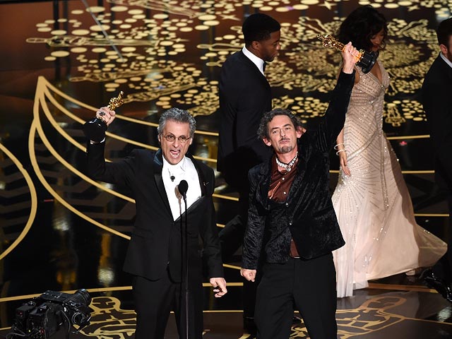 Марк Манджини и Дэвид Уайт ("Безумный Макс: Дорога ярости")  на церемонии вручения премии "Оскар". 28 февраля 2016 года 