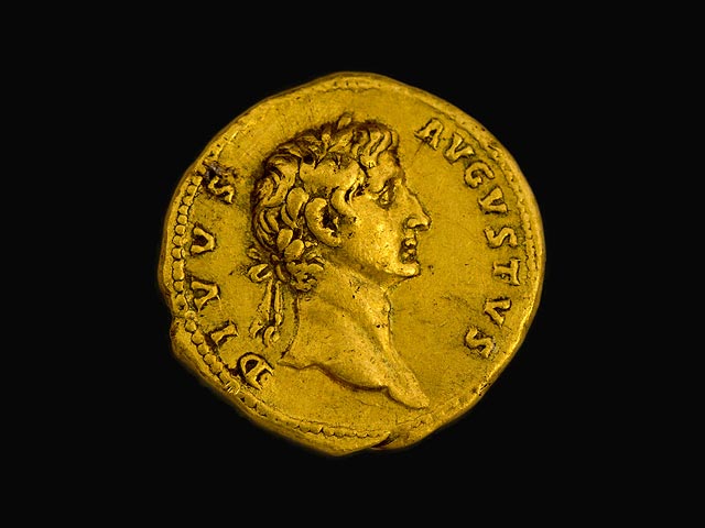 Портрет Октавиана Августа на монете