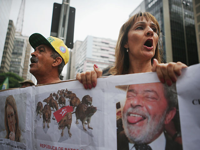 Массовые протесты в Бразилии: "Долой президента и коррумпированное правительство"  