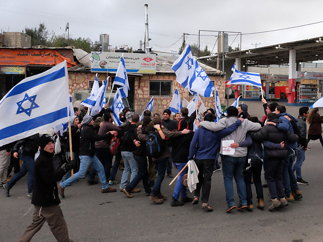 Сотни жителей поселений приняли участие в "Марше мира" в Гуш-Эционе