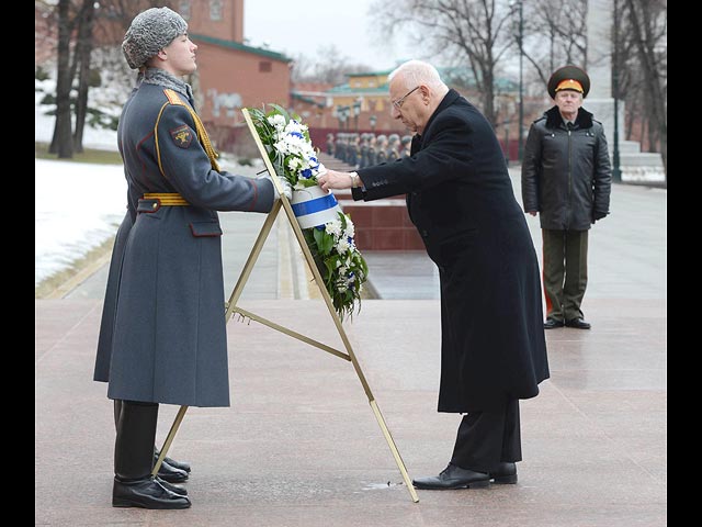 Реувен Ривлин у Могилы неизвестного солдата. Москва, 16 марта 2016 года