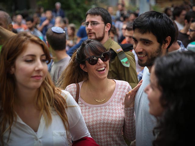 ЦСБ: абсолютное большинство израильтян довольны своей жизнью  