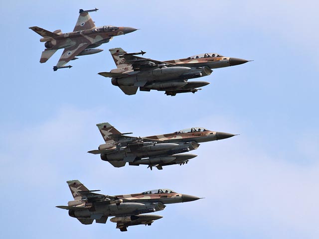 Многофункциональные легкие истребители F-16 Fighting Falcon