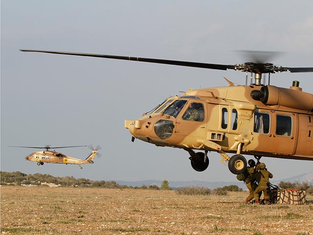 Многоцелевой вертолет Sikorsky UH-60 Black Hawk