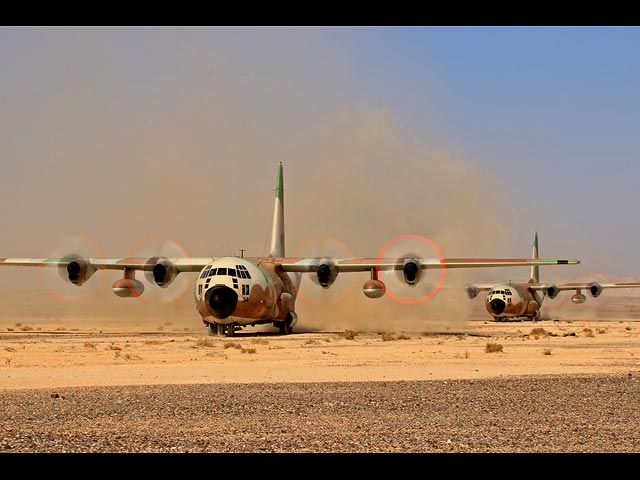 Военно-транспортный самолет Lockheed C-130 Hercules