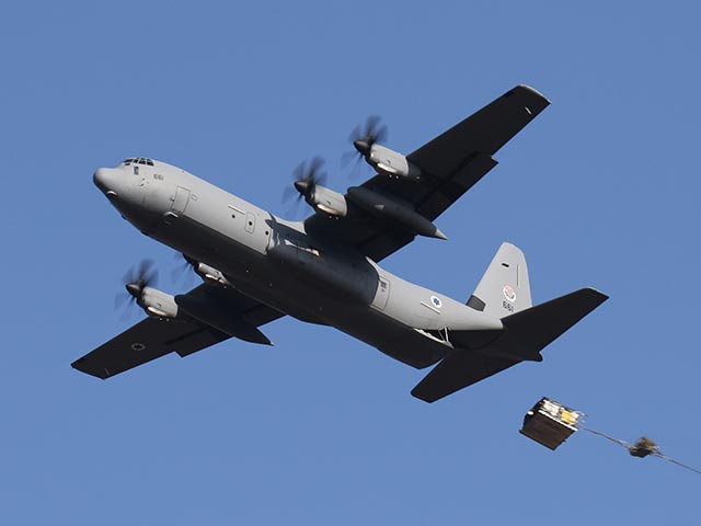 Военно-транспортный самолет Lockheed C-130 Hercules