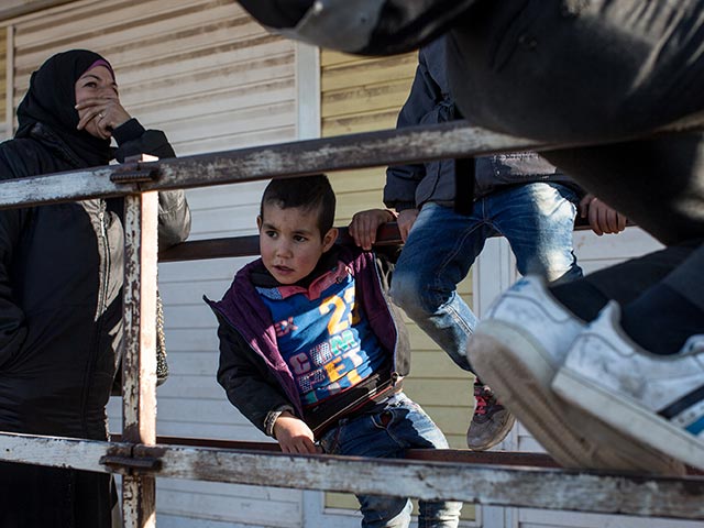     Бунт на границе Греции и Македонии: беженцы требуют впустить их в ЕС