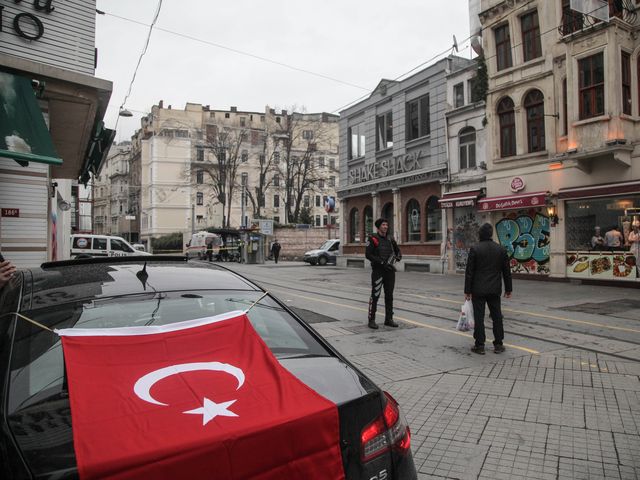 В районе места теракта в Стамбуле. 19 марта 2016 года