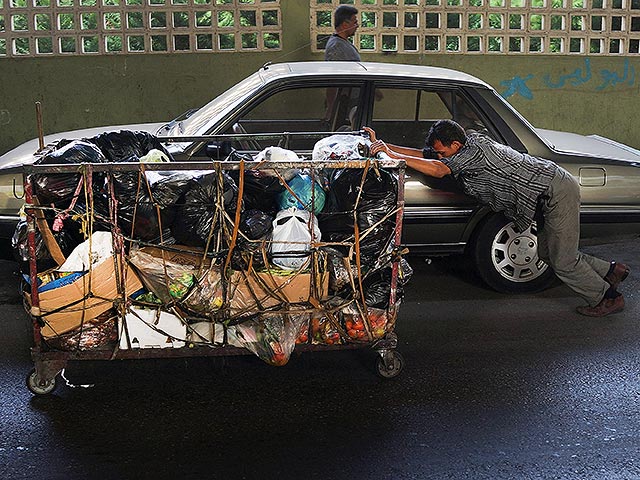 Начат вывоз мусора с улиц Бейрута, россияне не будут его утилизировать   