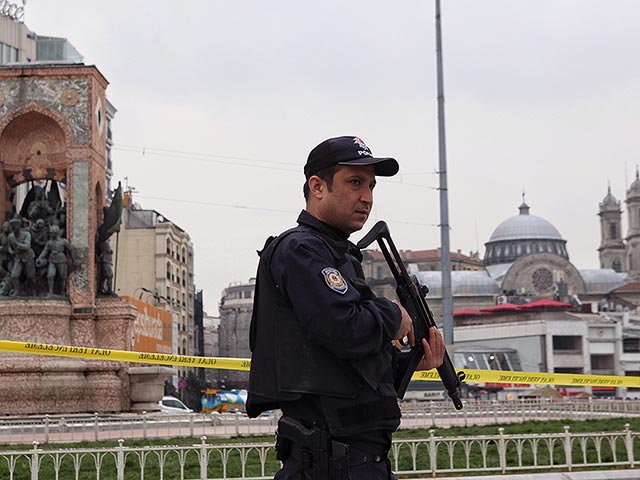 На месте теракта в Стамбуле. 19 марта 2016 года  