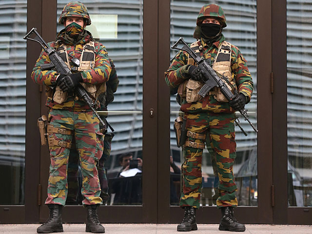 Солдаты охраняют здание Евросоюза, Брюссель