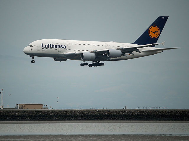 В самолете Lufthansa, летевшем из Шанхая в Мюнхен, умерла девочка
