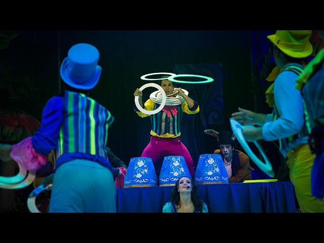 В октябре 2016 года, на праздник Суккот, самые маленькие израильские зрители смогут посмотреть цирковой мюзикл "Алиса в Стране чудес"