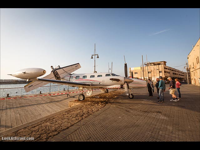 Разбившийся самолет "украсил" порт Яффо