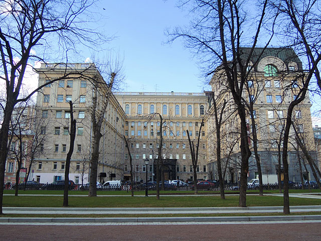 ФСБ проводит обыск в здании, где работает группа "Онэксим" миллиардера Прохорова  
