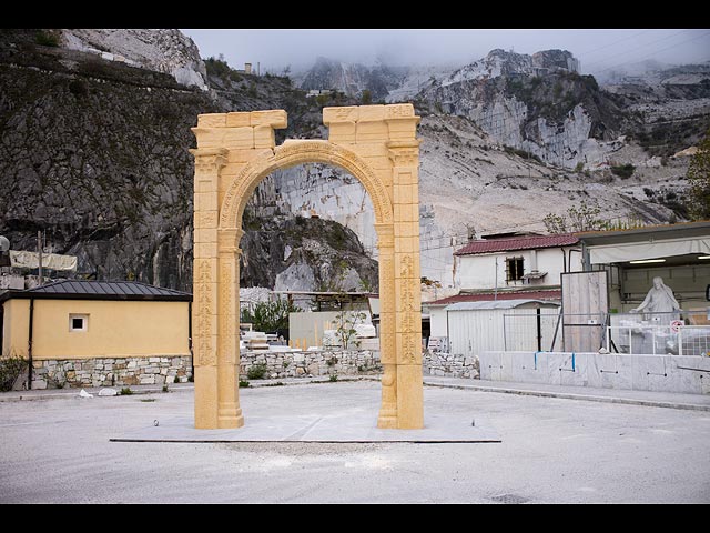 Сборка арки в Италии
