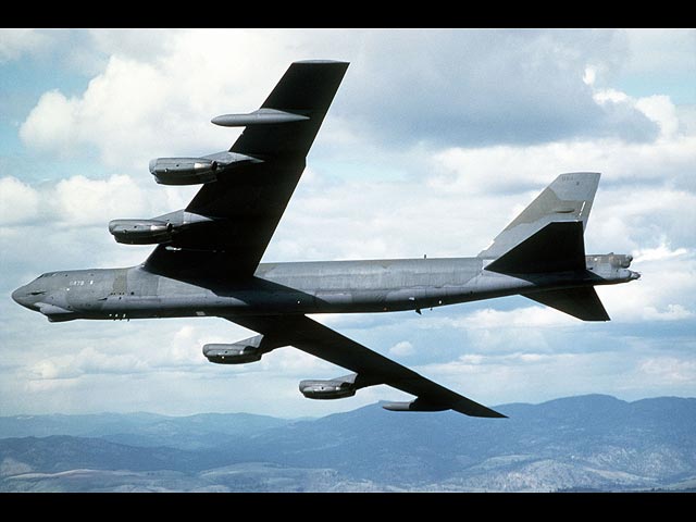Бомбардировщик B-52  