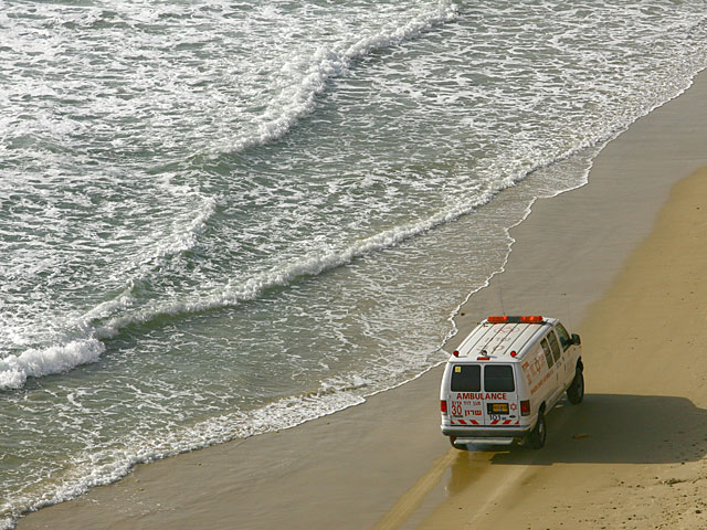 На пляже в Тель-Авиве утонул мужчина