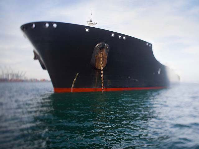 Пожар на российском танкере в Каспийском море ликвидирован