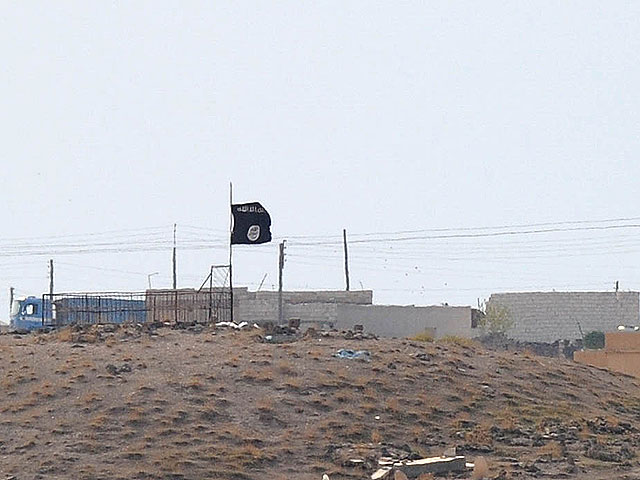 Сирийские ВВС атаковали штаб и женский лагерь ИГ в Ракке  