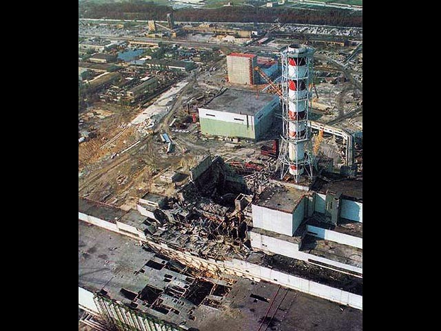 Четвертый блок Чернобыльской АЭС после взрыва. 1986 год