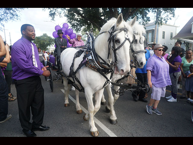 "Принс умер, да здавствует Принс": парад в Новом Орлеане