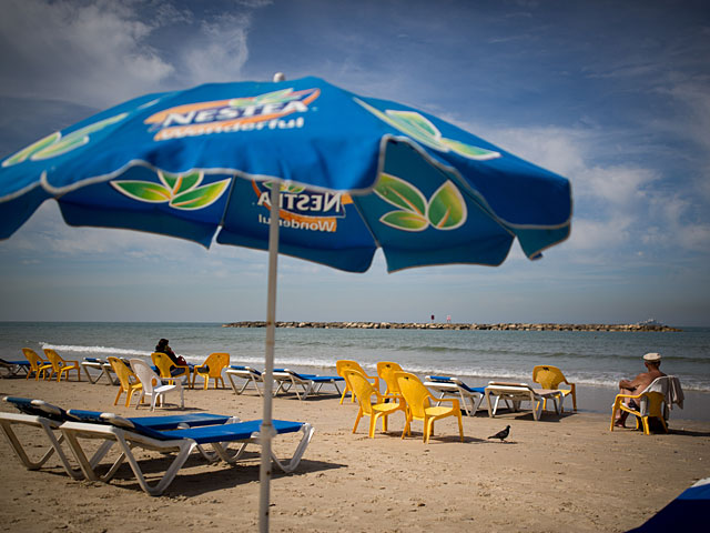 На пляжах Тель-Авива зонтик от солнца будет стоить 2 шекеля  
