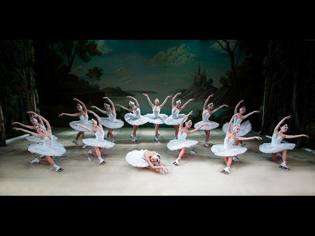 В этом году труппа привозит балет П.И.Чайковского "Лебединое озеро" и романтическую сказку "Золушка" на музыку Сергея Прокофьева