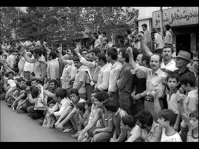 Демонстрации после победы Хомейни в Иране