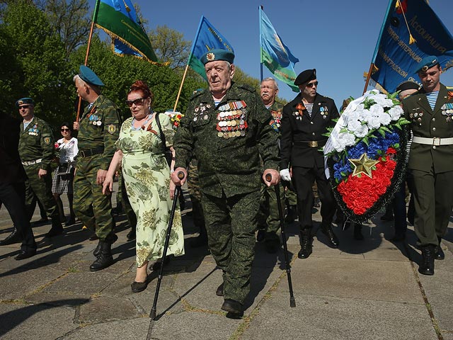 "Ночные волки" и "Бессмертный полк" отметили День Победы в Берлине