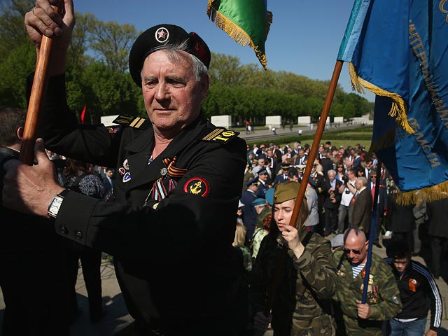 "Ночные волки" и "Бессмертный полк" отметили День Победы в Берлине