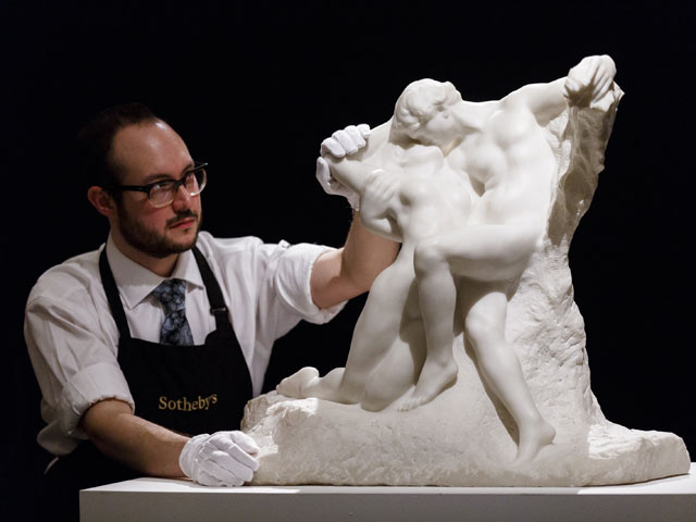 Скульптура Огюста Родена "Вечная весна" (L&#8217;Eternel Printemps, 1901-1903) продана на аукционе Sotheby&#8217;s в Нью-Йорке вечером в понедельник, 9 мая, за рекордные 20,4 миллиона долларов